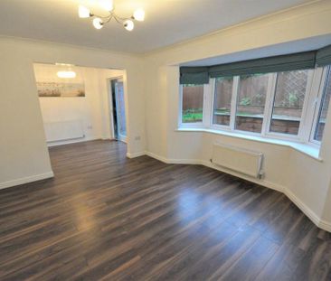 4 bedroom detached house to rent - Photo 2