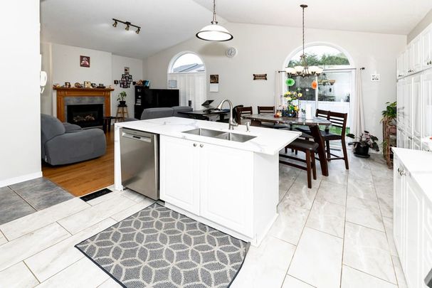 For Lease - 125 Stoneway Drive, Barrhaven, Ontario - Photo 1