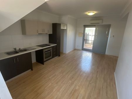 Charming Close to City Centre - Photo 3