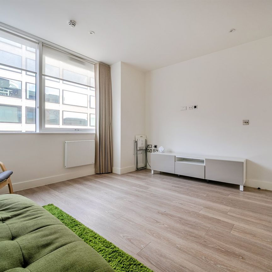 Kings Reach, Reading, RG1 3FF - Photo 1