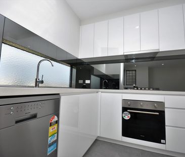 Townhouse In The Heart Of Edithvale - Photo 4