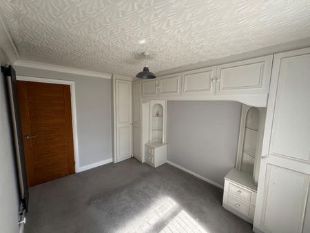 1 bedroom Flat To Let - Photo 4