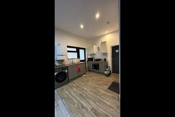 4 Bed Terraced House, Manchester, M14 - Photo 1