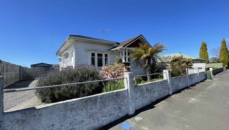 HASTINGS CENTRAL - 3 BEDROOMS - Photo 3