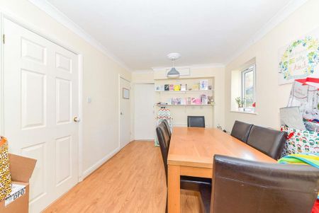 4 bedroom detached house to rent - Photo 2