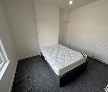 1 bedroom in a flat share to rent - Photo 5