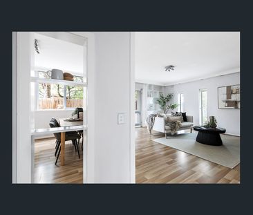 Beautifully built, meticulously maintained & surprisingly spacious - Photo 2