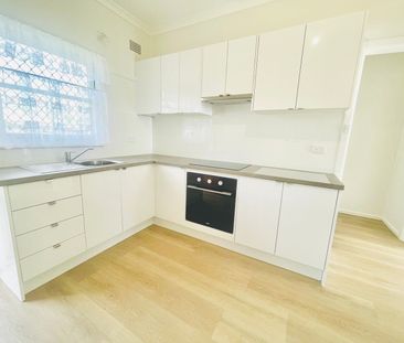 Stylish Coastal One-Bedroom Unit - Photo 5