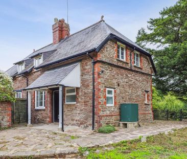 An idyllic three-bedroom fully refurbished cottage located on the B... - Photo 5