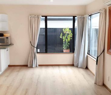 Private Furnished Three Bedroom Home - Photo 1