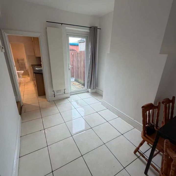 3 Bed Terraced House, Widdrington Road, CV1 - Photo 1