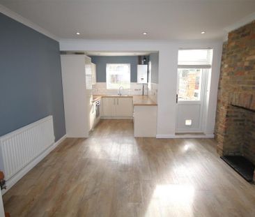 2 bedroom terraced house to rent - Photo 3