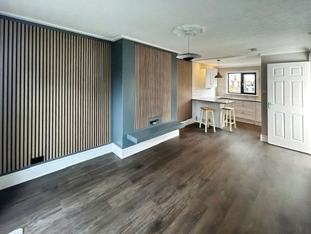 2 bedroom semi-detached house to rent - Photo 3