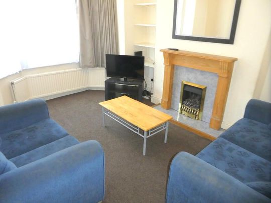 4 bedroom terraced house to rent - Photo 1