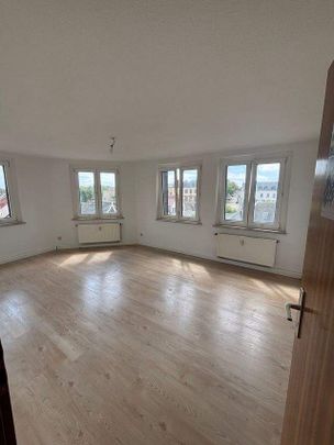 Lichtdurchflutete 5 Raum Wohnung zu vermieten. - Photo 1