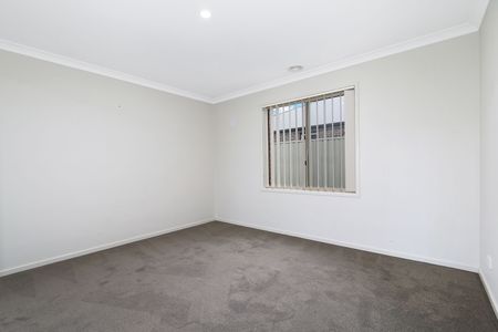 Where Contemporary Living Meets Everyday Ease - Photo 3