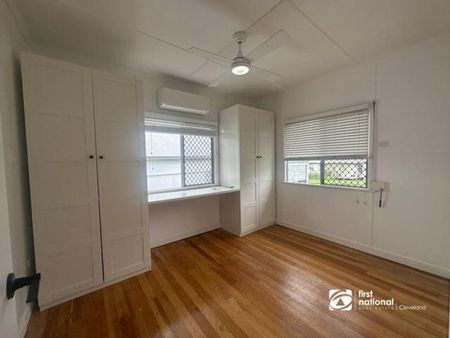 DELIGHTFUL FAMILY HOME IN EASTERN HEIGHTS - ON LARGE BLOCK - Photo 5