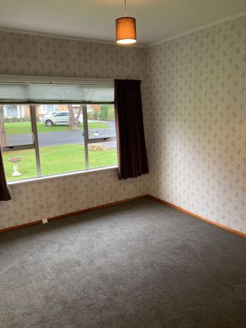 This is a solid family home located in Haultain Street, Fairfield. - Photo 3