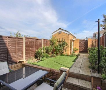 2 bedroom end of terrace house to rent - Photo 3