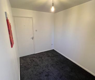 Two Bedroom Flat to Let in Grays, Essex RM17 6QG - Photo 5