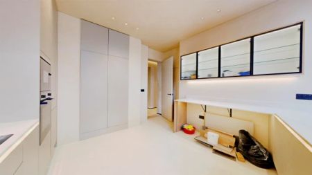 4 Bed 3 Bath, 3 - Photo 3