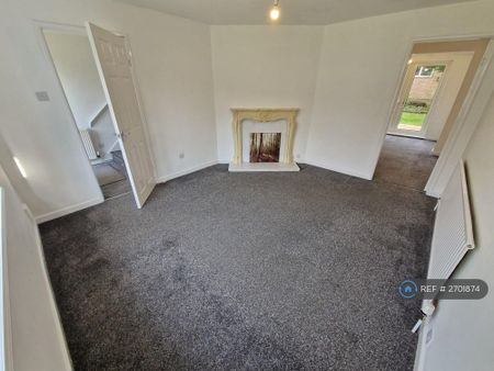 3 bedroom semi-detached house to rent - Photo 3