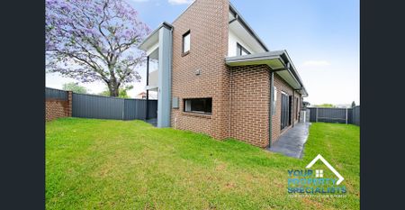 Modern 4 Bedroom Home close to all amenities - Photo 4