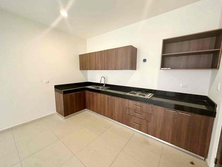 Townhouse de 2 recámaras, con jardín. - Photo 3