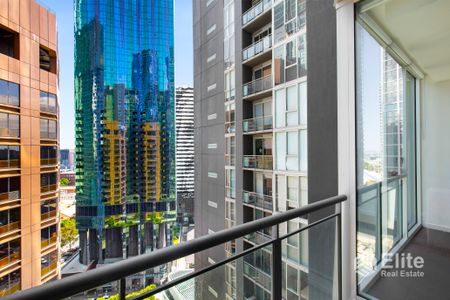 2 Bedroom Apartment in Milano - Photo 5