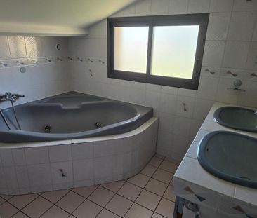 Location Maison 5 pièces 115m² LEOGNAN 33850 - Photo 4