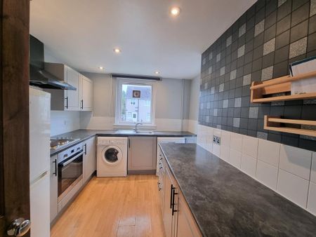 2 bedroom flat to rent - Photo 2