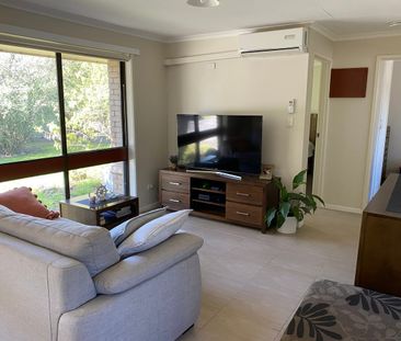 Low maintenance 2 bedroom unit - Photo 5