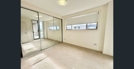 Luxury One Bedroom Apartment - Photo 2