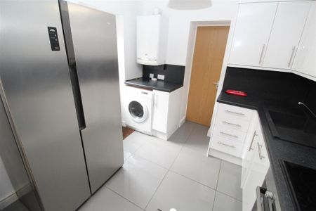 6 bedroom house to rent - Photo 2