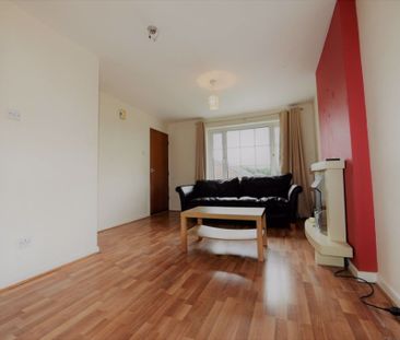 1 bedroom Flat in Abbeydale Grove, Leeds - Photo 2