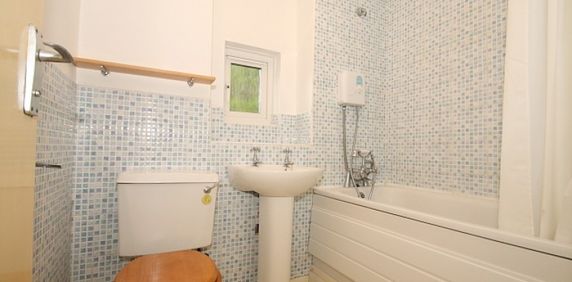 Hedgerley Court, Woking - Photo 2