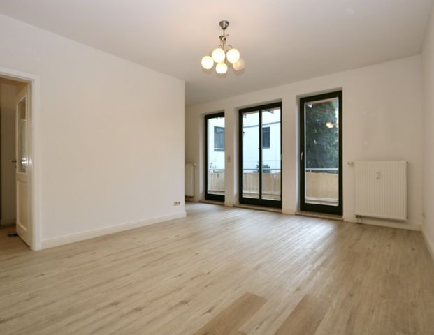 2-Raumwohnung, 1. OG mit ca. 60m² & Balkon in der östlichen Altstadt! - Foto 1