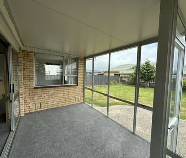 Tastefully renovated and spacious in Mosgiel - Photo 4