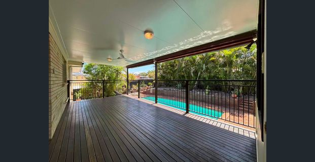 AN IMPRESSIVE 5-BEDROOM HOME! - Photo 1