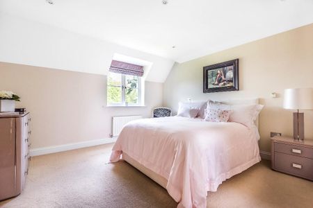 Cranbourne Hall, Winkfield - Photo 3