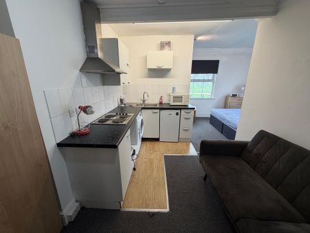 Studio to rent - Photo 3