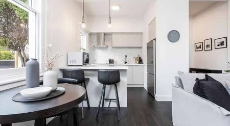 One Bedroom Executive Furnished - Photo 5