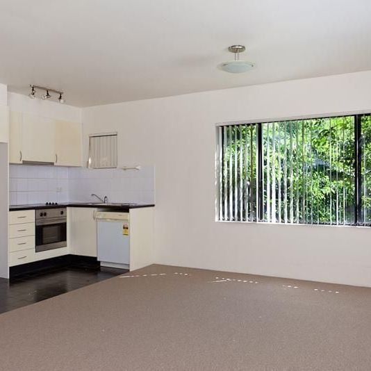 One Bedroom Apartment in the Heart Of Woolloomooloo - Photo 1