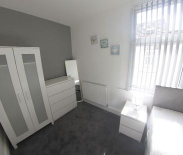 Room in a Shared House, Clifton Road East, L6 - Photo 1