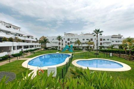 3 room luxury Apartment for rent in Estepona, Spain - Photo 2