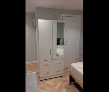 Bedsit, Bravington Road, W9 - Photo 1