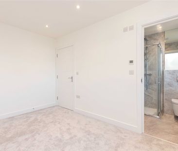 2 bedroom in Shoppenhangers Road, Maidenhead - Photo 2