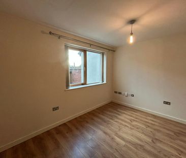 Terraced House to rent on - Photo 3