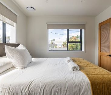 Furnished 4BR Karori home with garage & spa pool - Photo 1