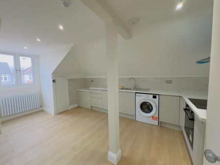 3 Bed Flat, Broomhill Road, IG3 - Photo 4